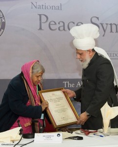 Sindhutai Sapkal wins Ahmadiyya peace prize
