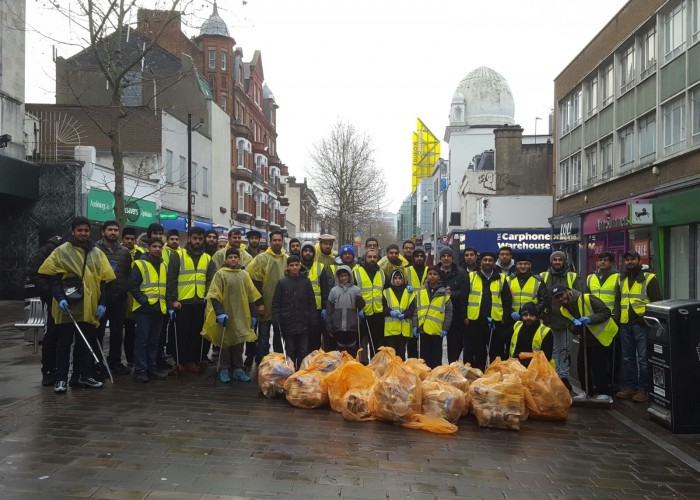 How Muslims for Humanity kicked off 2017 by cleaning Croydon’s streets